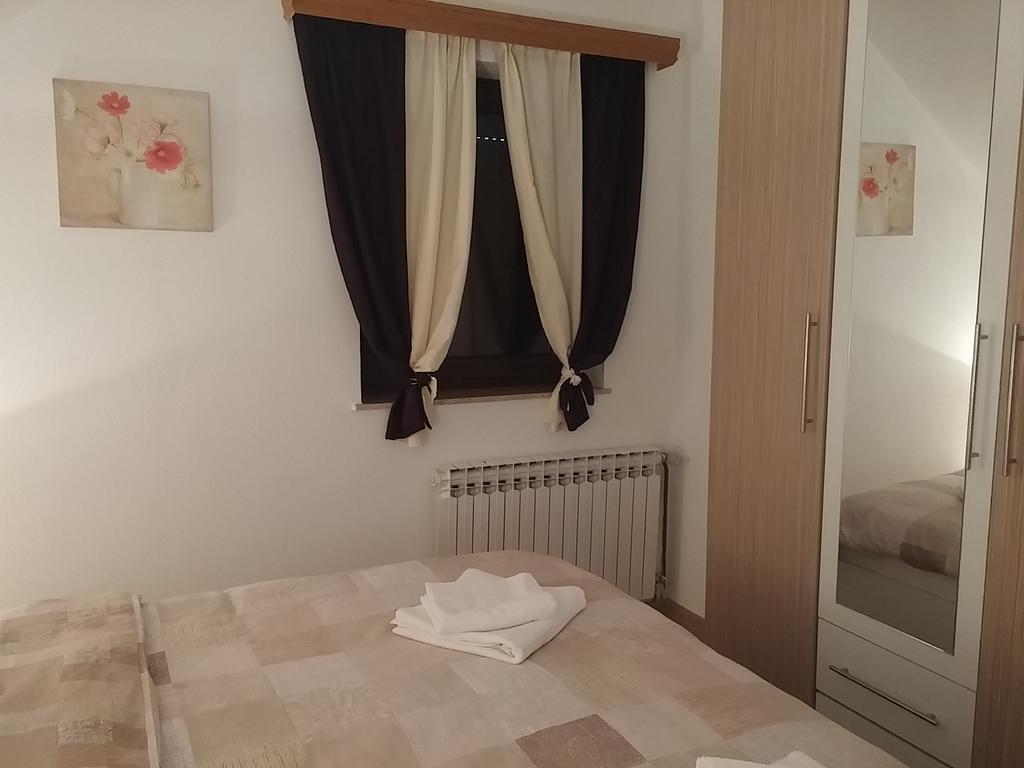 Apartment Rosandic Smoljanac Buitenkant foto